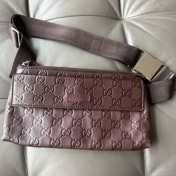 Authentic Gucci Belt Bag in Brown Logo Embossed Leather - Picture 3 of 9